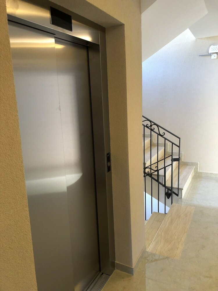 Aparthotel Almare Apartments  Budva