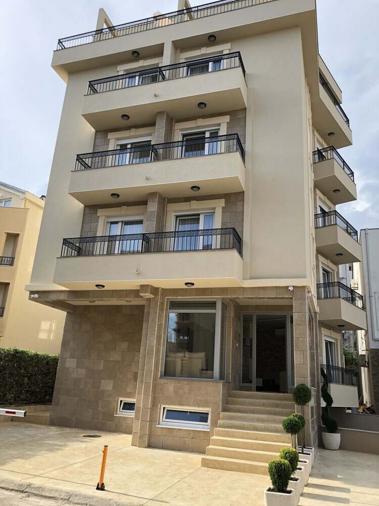Aparthotel Almare Apartments  Budva