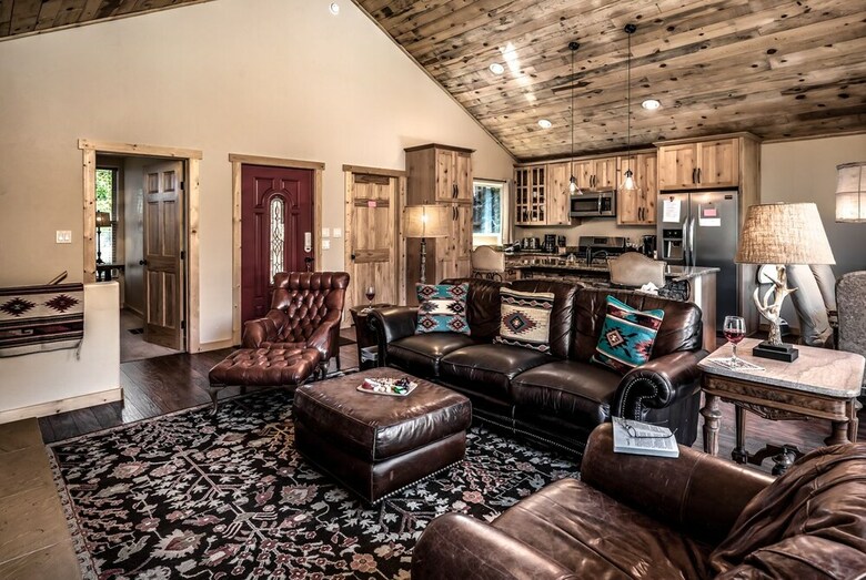 Loginn - Four Bedroom Cabin