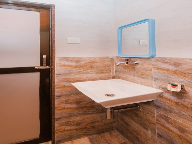 Hotel Oyo 12894 Bunty Residency