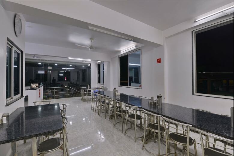 Hotel Oyo 12894 Bunty Residency