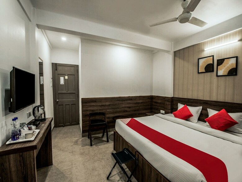 Oyo 13262 Hotel Indiana