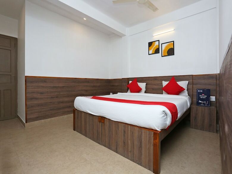 Oyo 13262 Hotel Indiana