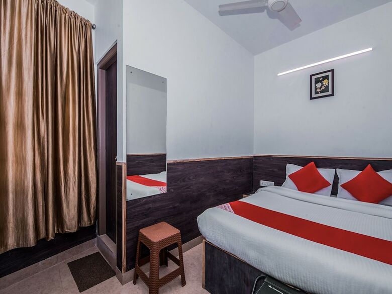 Oyo 13262 Hotel Indiana