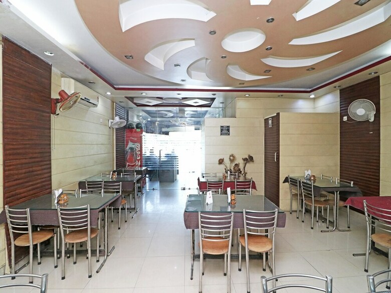 Hotel Oyo 13474 Punjab Regency