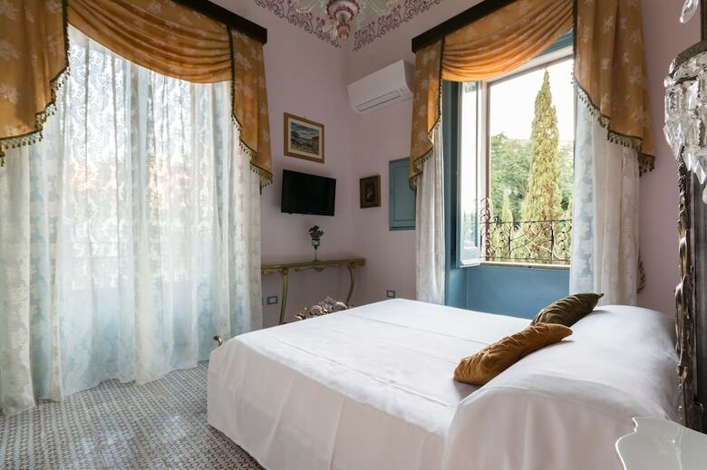 Bed & Breakfast Alexander Art Nouveau Suites