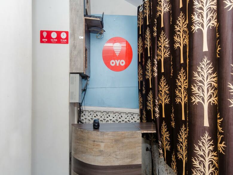 Hotel Oyo 13540 Golden Palace