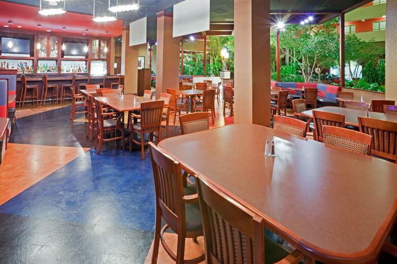 Hotel Crowne Plaza Suites Arlington - Ballpark - Stadium