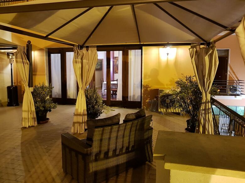 Hotel Affittacamere La Campana