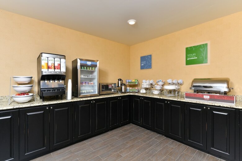 Hotel Comfort Suites Near Route 66