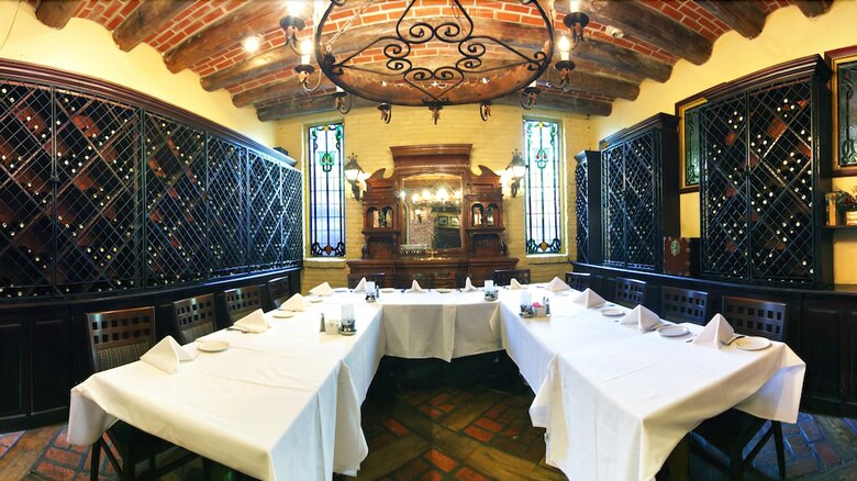 Vanllee Hotel And Suites
