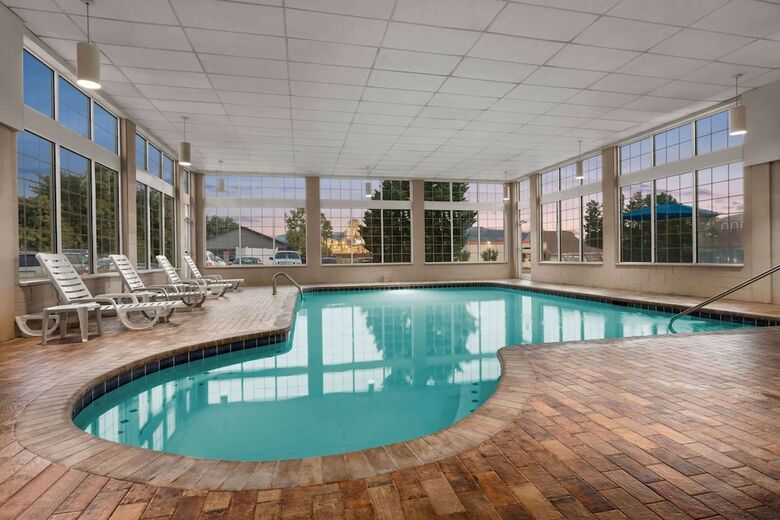 Hotel Ramada By Wyndham Pigeon Forge North
