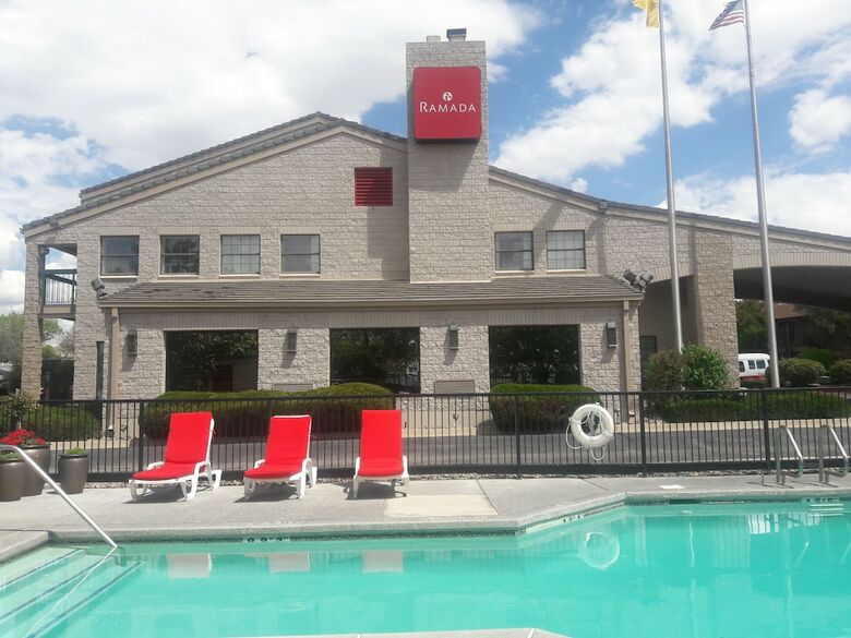 Hotel Ramada By Wyndham Albuquerque Airport