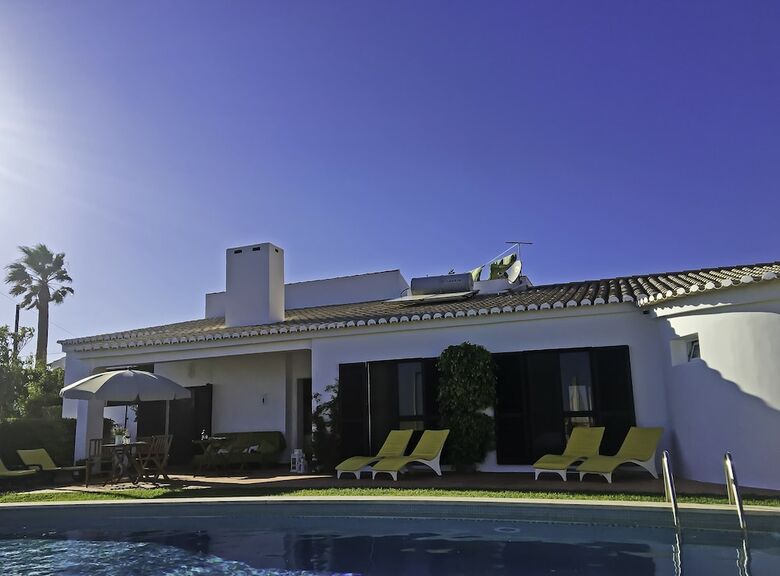 Bed & Breakfast Vila Sta Teresinha Suites