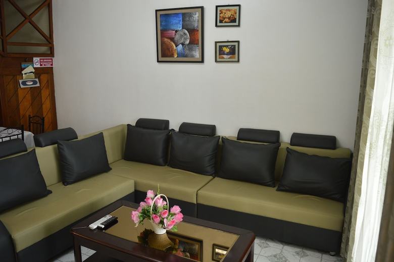 Villa La Joliette Bungalow - Opposite Pereybere Beach