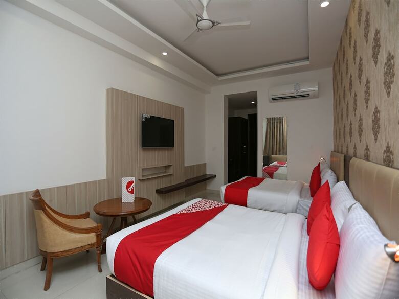 Hotel Oyo 14481 Almati Inn
