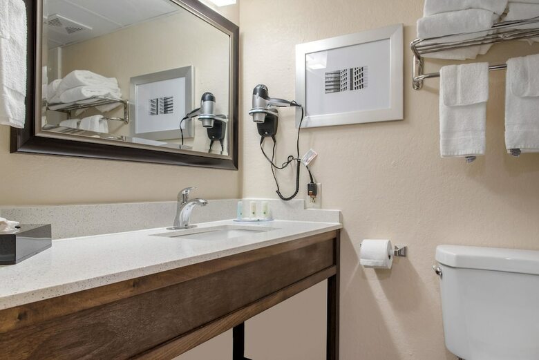 Hotel Quality Inn And Conference Center