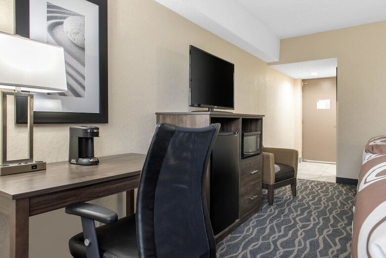 Hotel Quality Inn And Conference Center