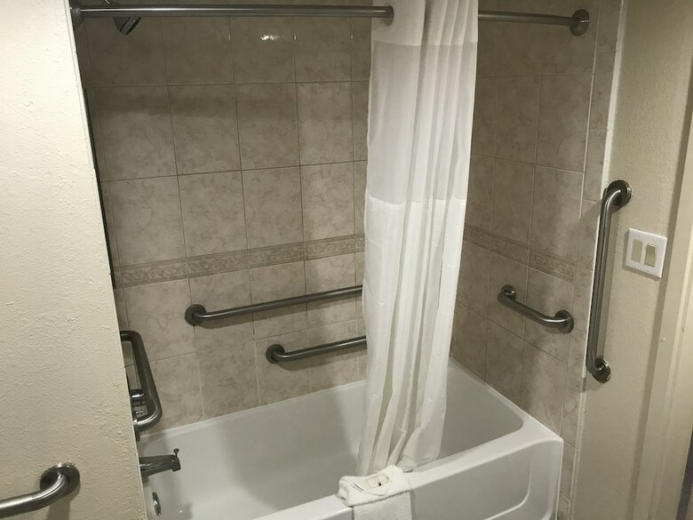 Hotel Quality Inn And Conference Center