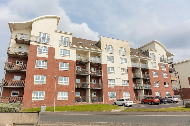 The Glenford - Donnini Apartments