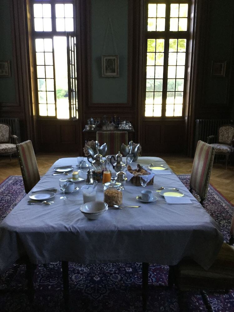 Bed & Breakfast Chateau Du Val Larbont