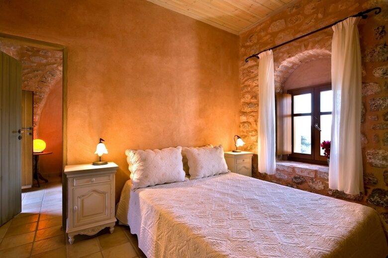 Hotel Arapakis Historic Castle