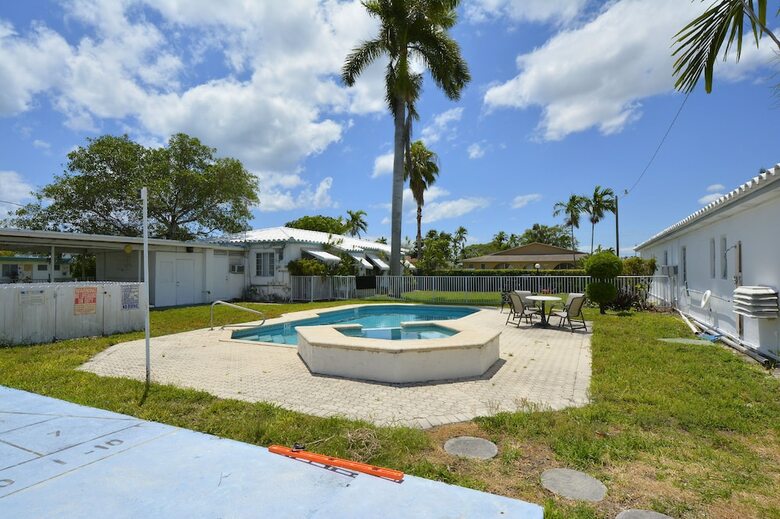 Hallandale Beach Apartments