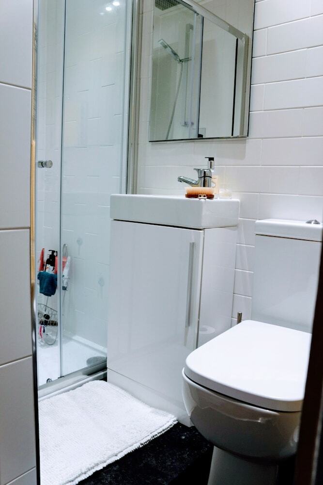 2 Bedroom House Near Leith Area