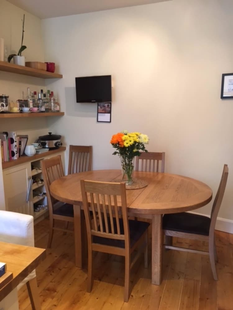 South Edinburgh 3 Bedroom Apartment With Garden