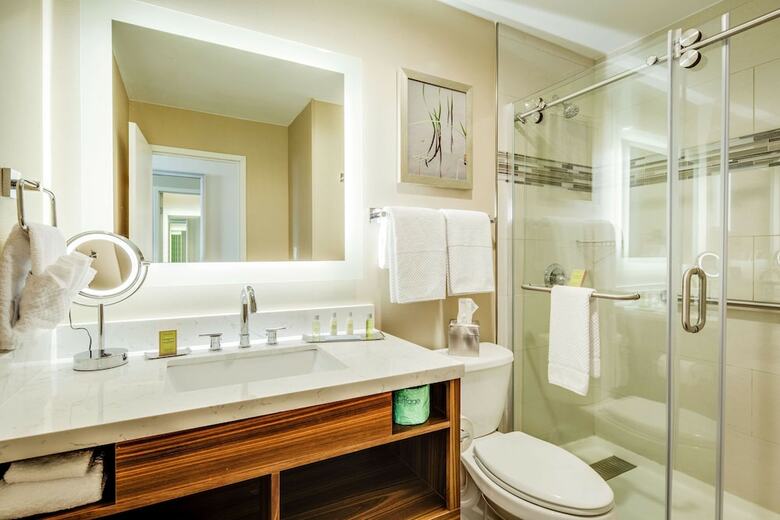 Hotel Doubletree By Hilton Huntington