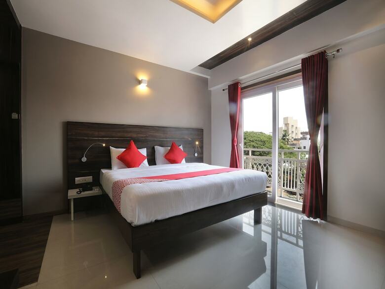 Hotel Oyo 12844 Sri Sai Suites