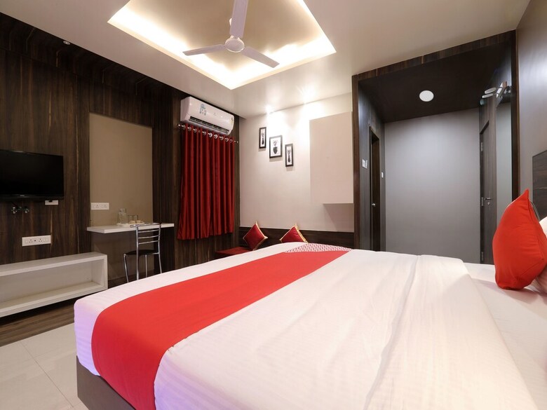 Hotel Oyo 12844 Sri Sai Suites