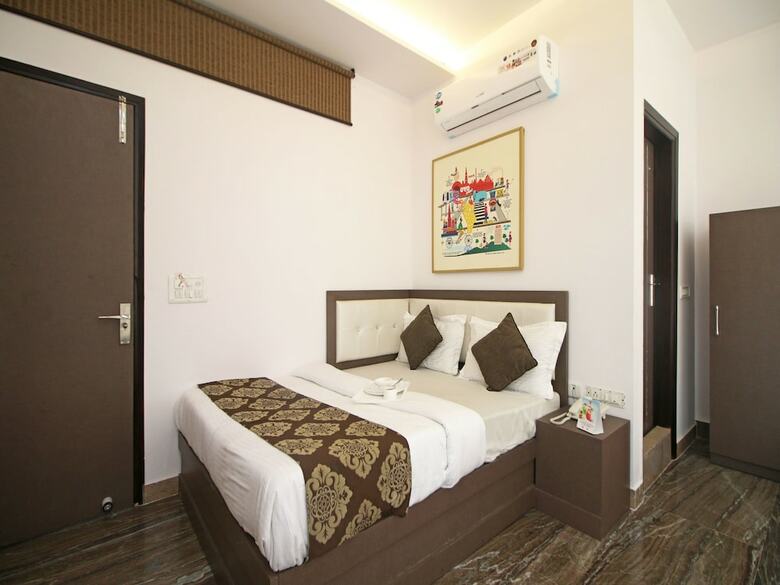 Oyo 393 Hotel Rk Grand Inn