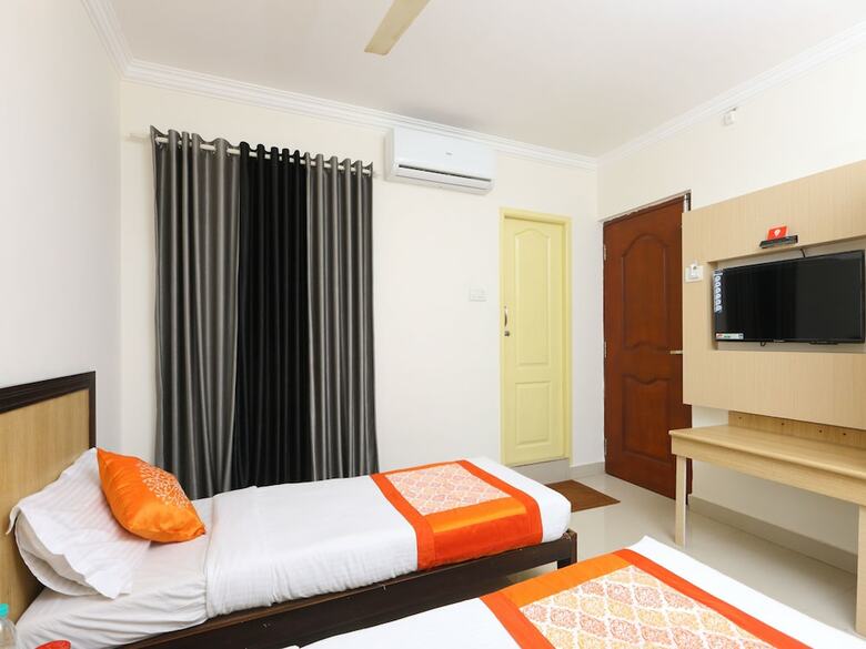 Hotel Oyo 12251 Half Moon