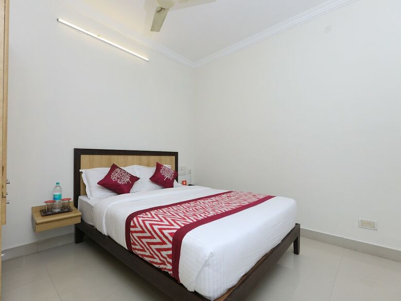 Hotel Oyo 12251 Half Moon