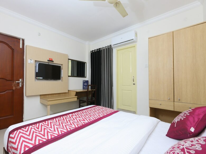 Hotel Oyo 12251 Half Moon