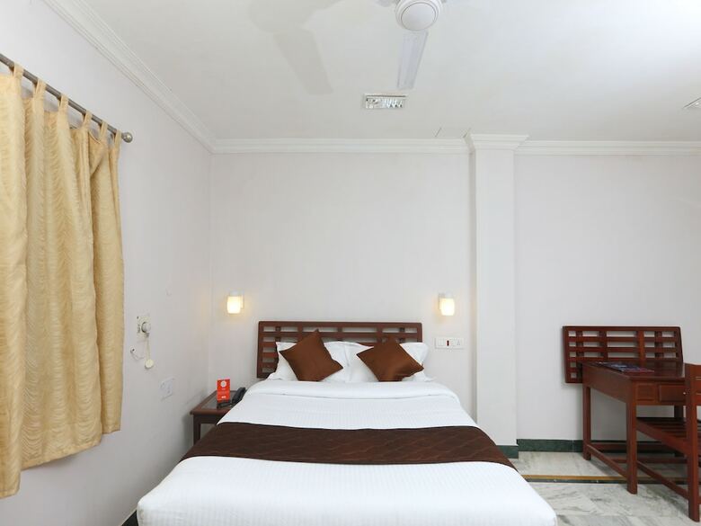 Hotel Oyo 11661 Krishna Park