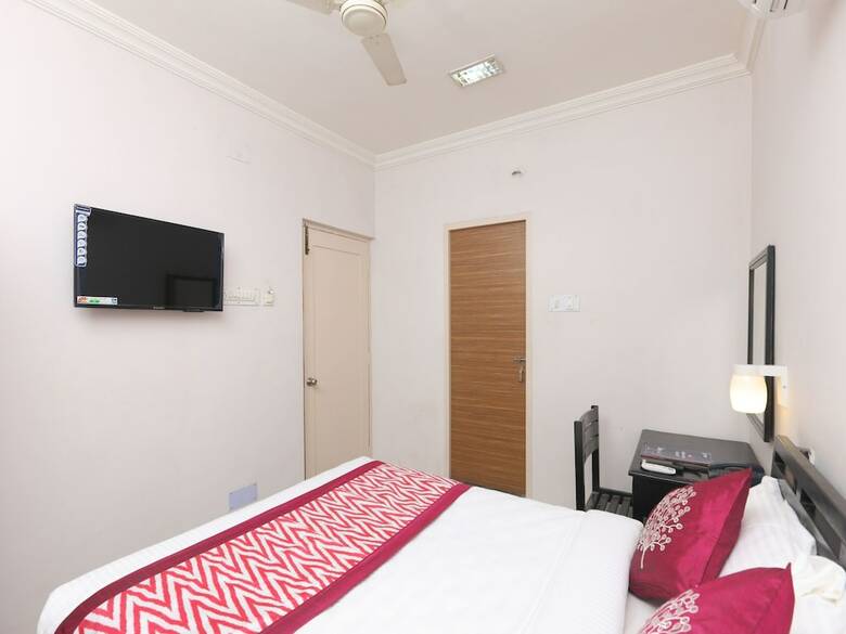 Hotel Oyo 11661 Krishna Park