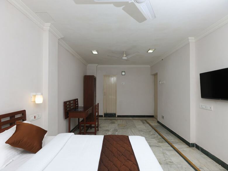 Hotel Oyo 11661 Krishna Park