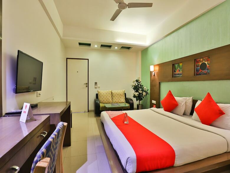 Oyo 13372 Hotel Laksh Residency