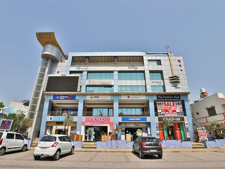 Oyo 13372 Hotel Laksh Residency
