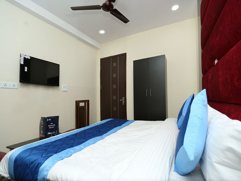 Oyo 11952 Hotel Royal India