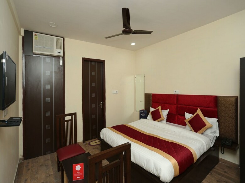 Oyo 11952 Hotel Royal India