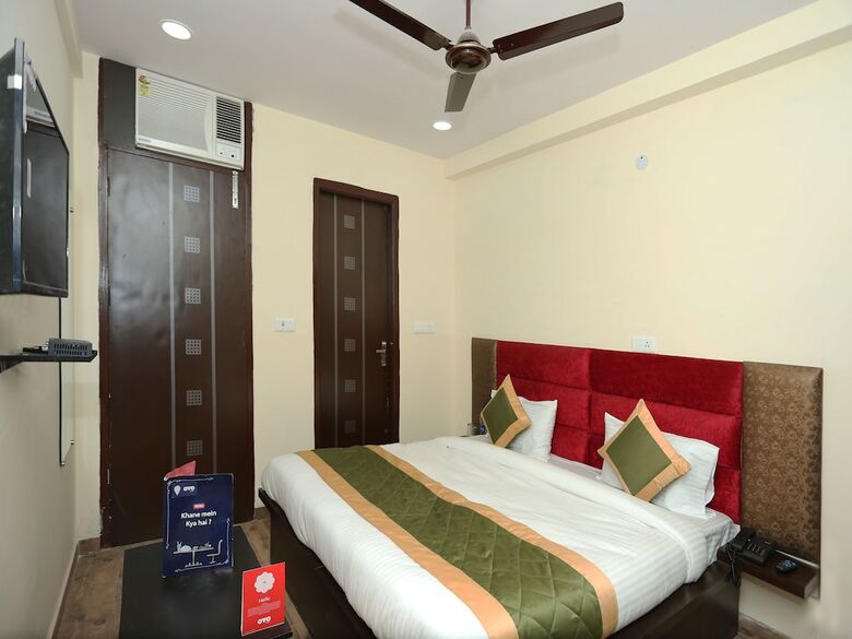 Oyo 11952 Hotel Royal India