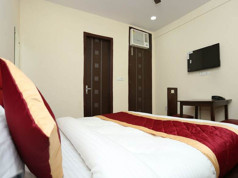 Oyo 11952 Hotel Royal India