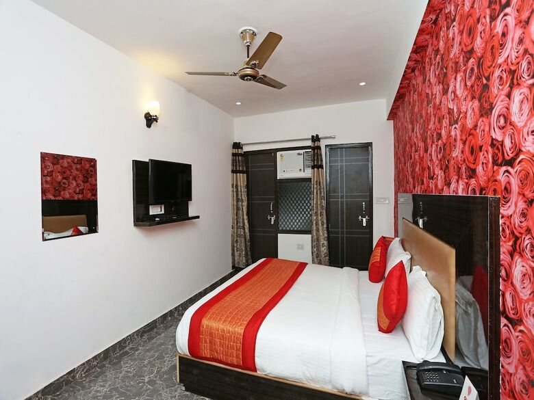 Oyo 11405 Hotel Tej Palace
