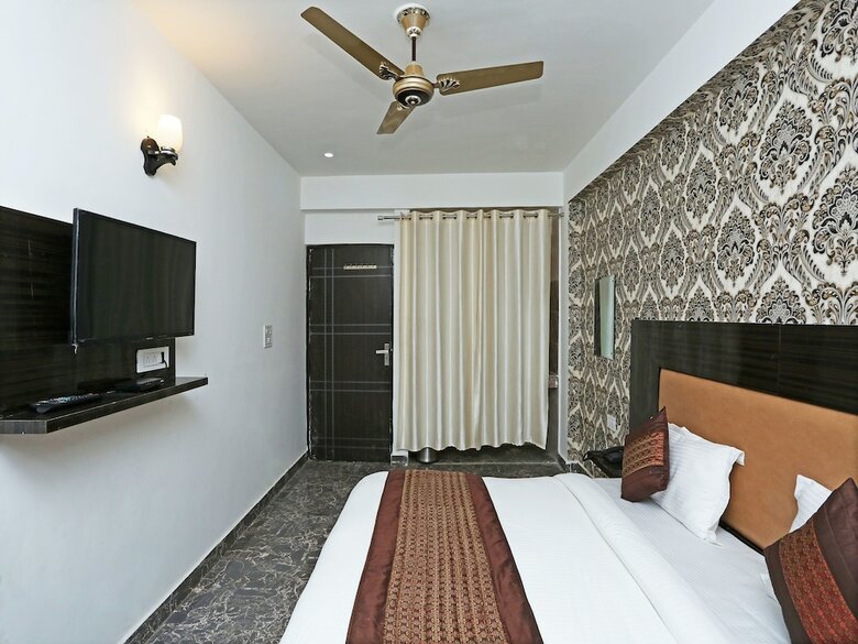 Oyo 11405 Hotel Tej Palace