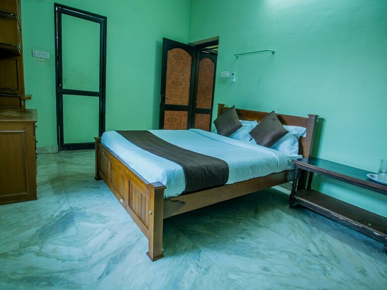Oyo 12176 Home Spacious 3bhk Near Ecr