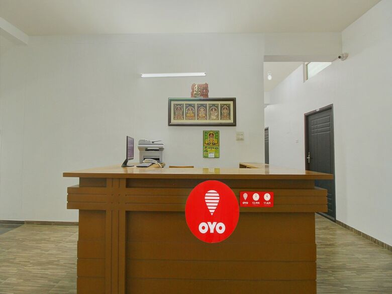Hotel Oyo 12069 Rankghas Residency