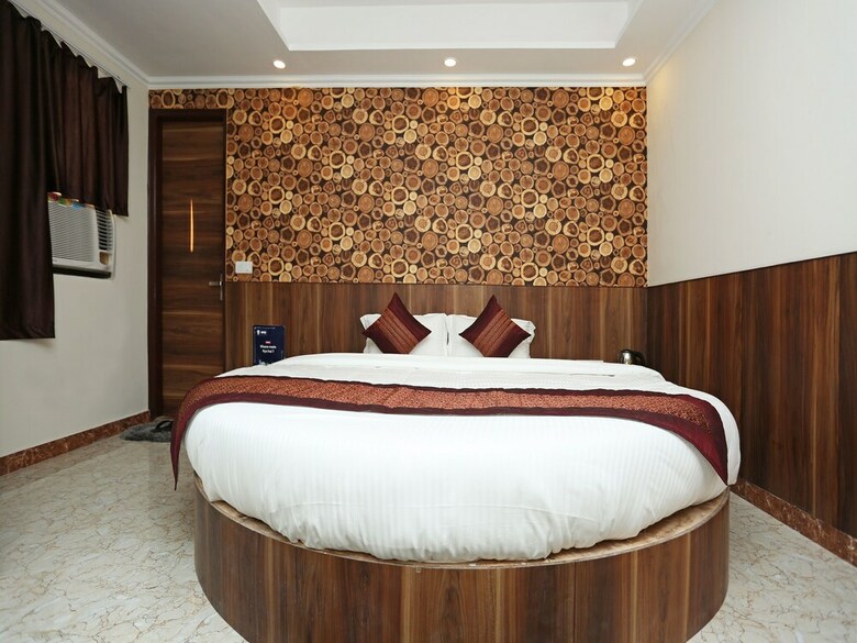 Oyo 11852 Hotel Aerostay Inn